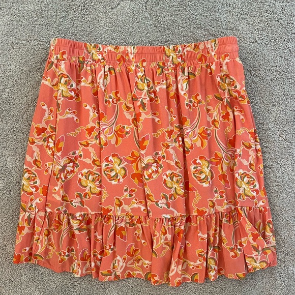 Shore skirt with shorts underneath size medium - Picture 2 of 4